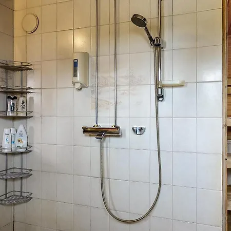 Jooseppila Jokirannassa Kahdella Lohiveneellae * Katkasuvanto